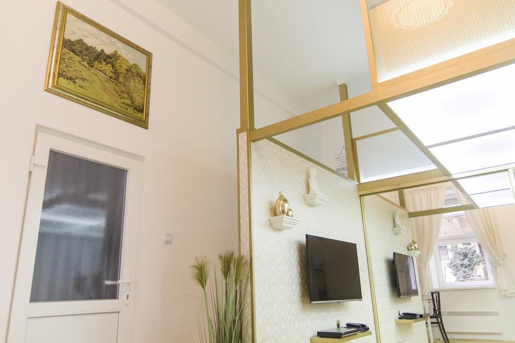 Ava'S Champagne Studio City Center-Andrash Street King Street Budapest Eksteriør billede