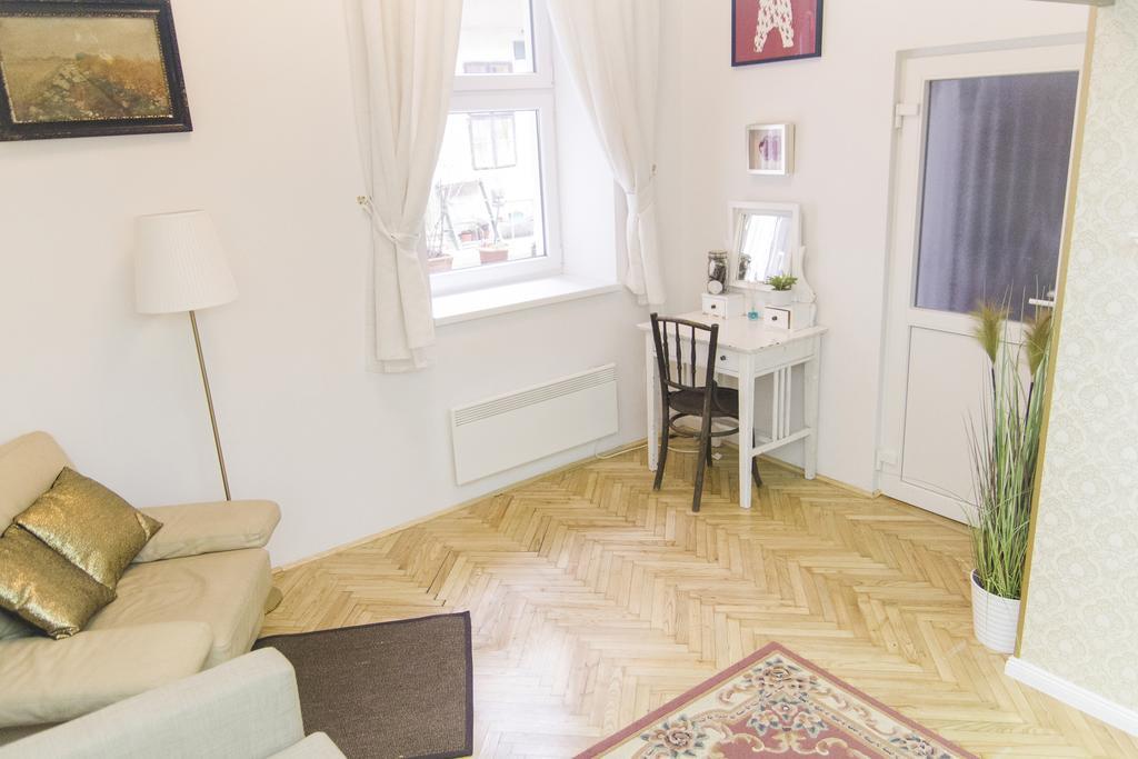 Ava'S Champagne Studio City Center-Andrash Street King Street Budapest Eksteriør billede