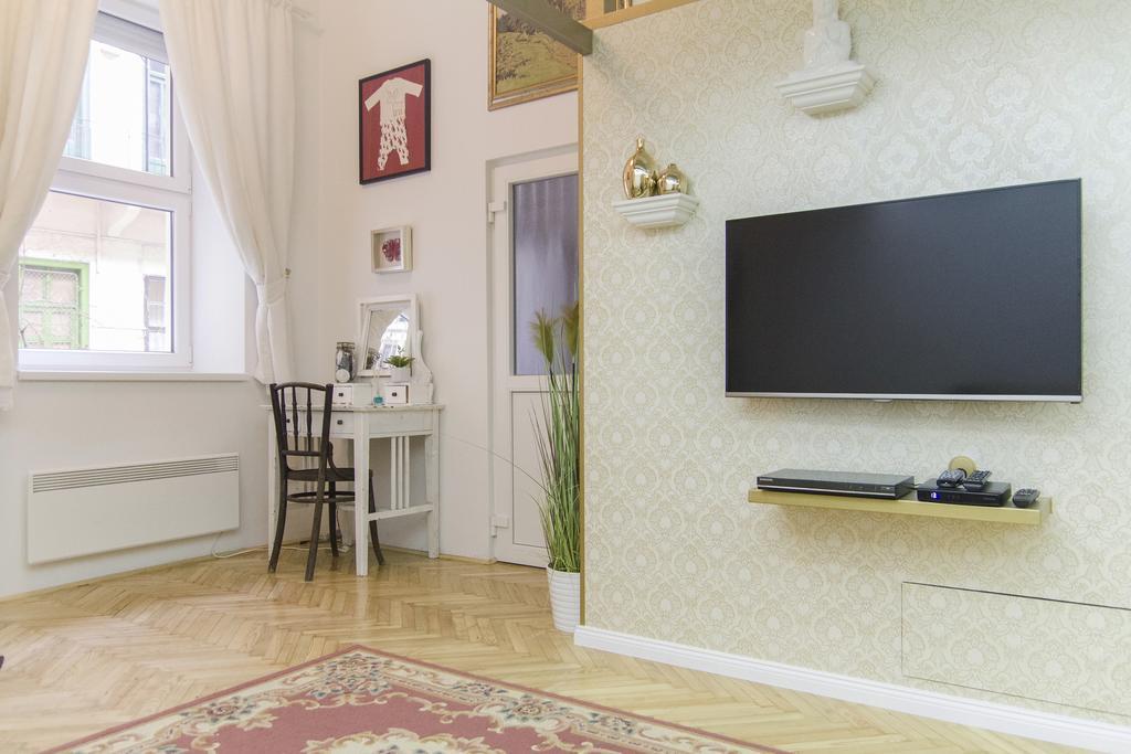 Ava'S Champagne Studio City Center-Andrash Street King Street Budapest Eksteriør billede