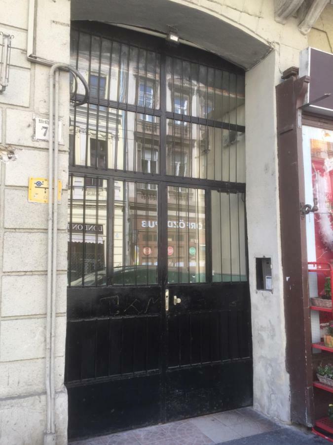 Ava'S Champagne Studio City Center-Andrash Street King Street Budapest Eksteriør billede