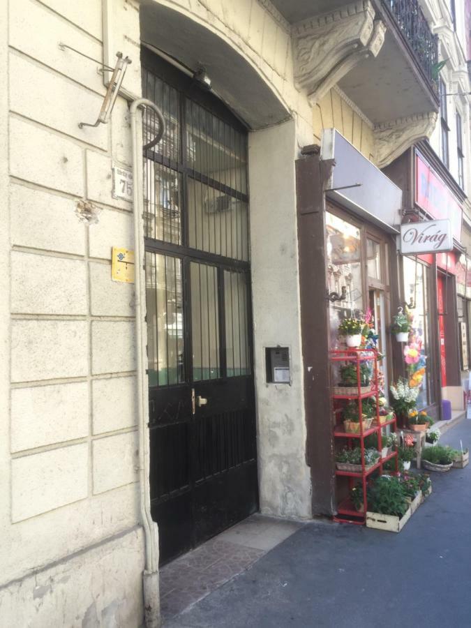 Ava'S Champagne Studio City Center-Andrash Street King Street Budapest Eksteriør billede